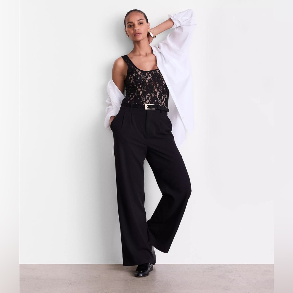 NWT Petite LOFT Versa Floral Lace Bodysuit in Black